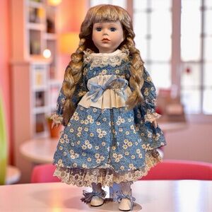 Vintage Seymour Mann Connoisseur Collection Porcelain Doll